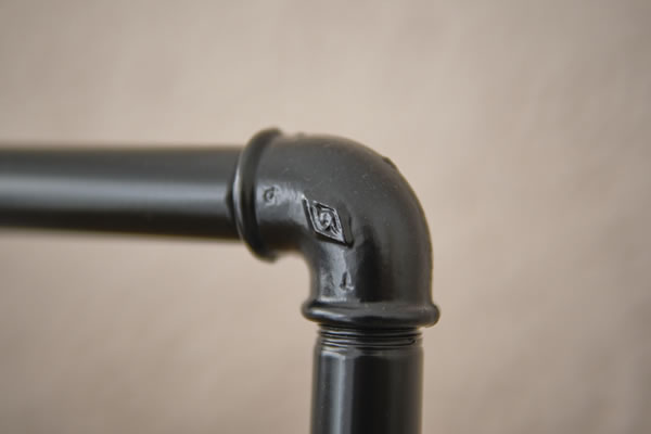 Kleiderständer, Detail