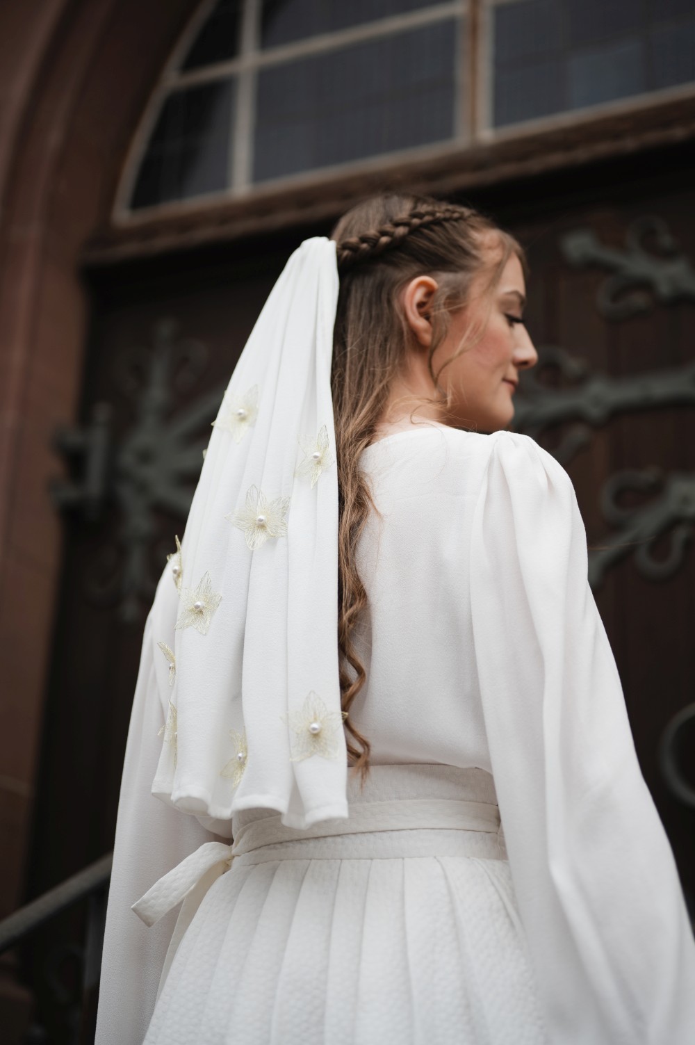 Schleier Erika, Bluse Clio, Rock Lalita