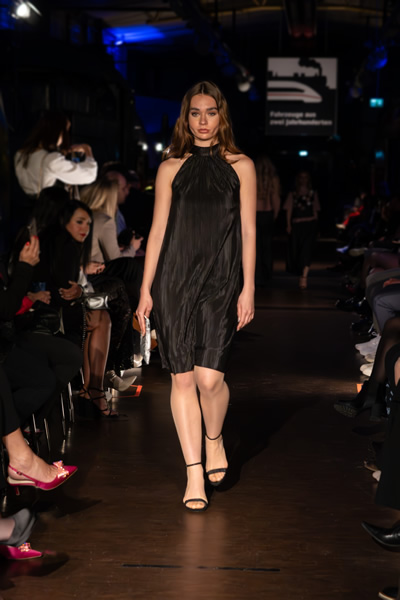 Plisseekleid Nora, Ledertasche FFM